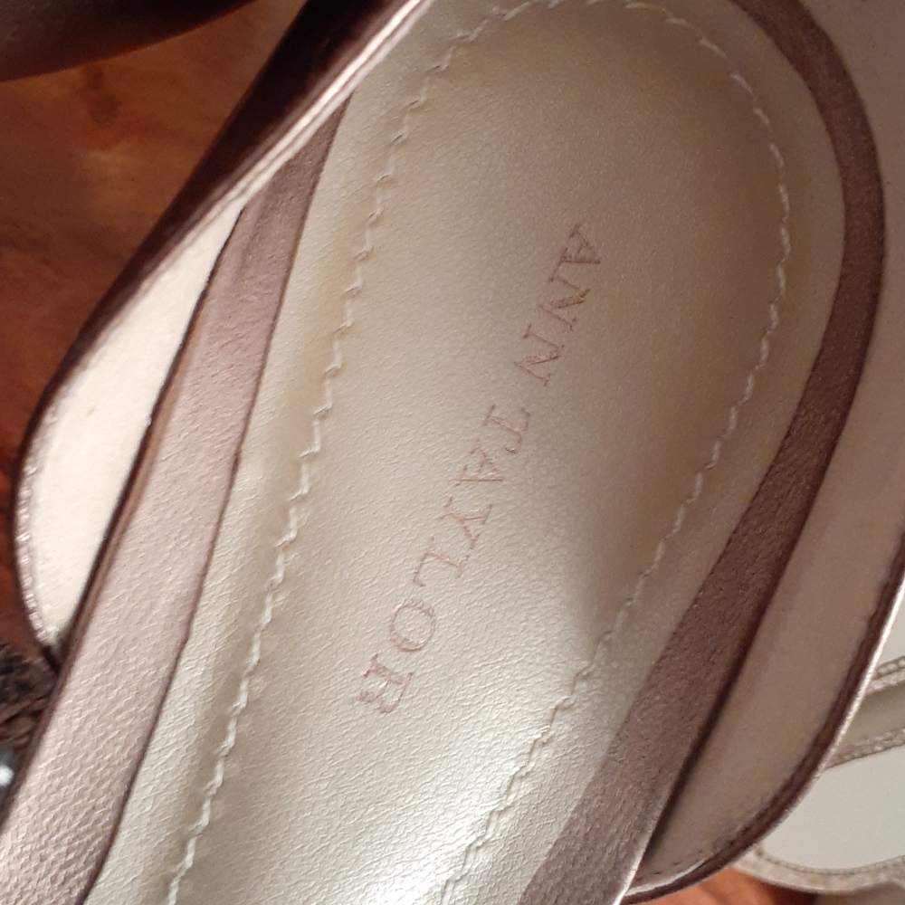 ANN TAYLOR SHOES - Picture 7 of 8